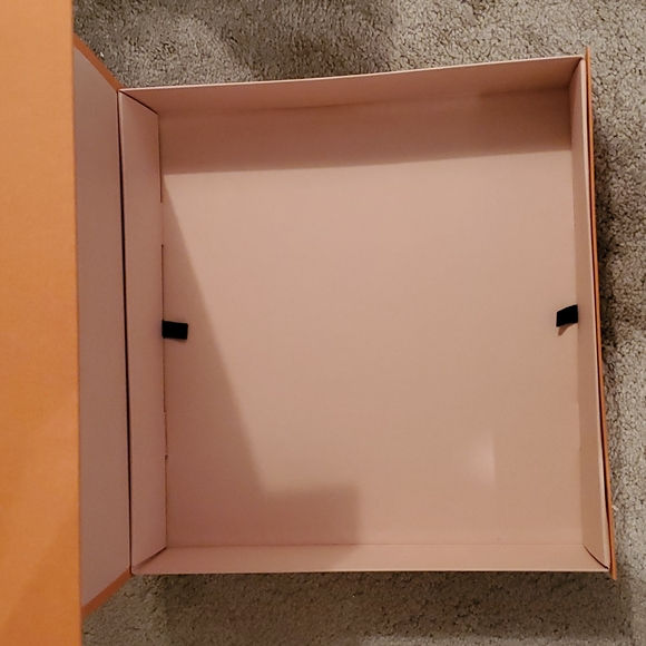 Box - Picture 2 of 4